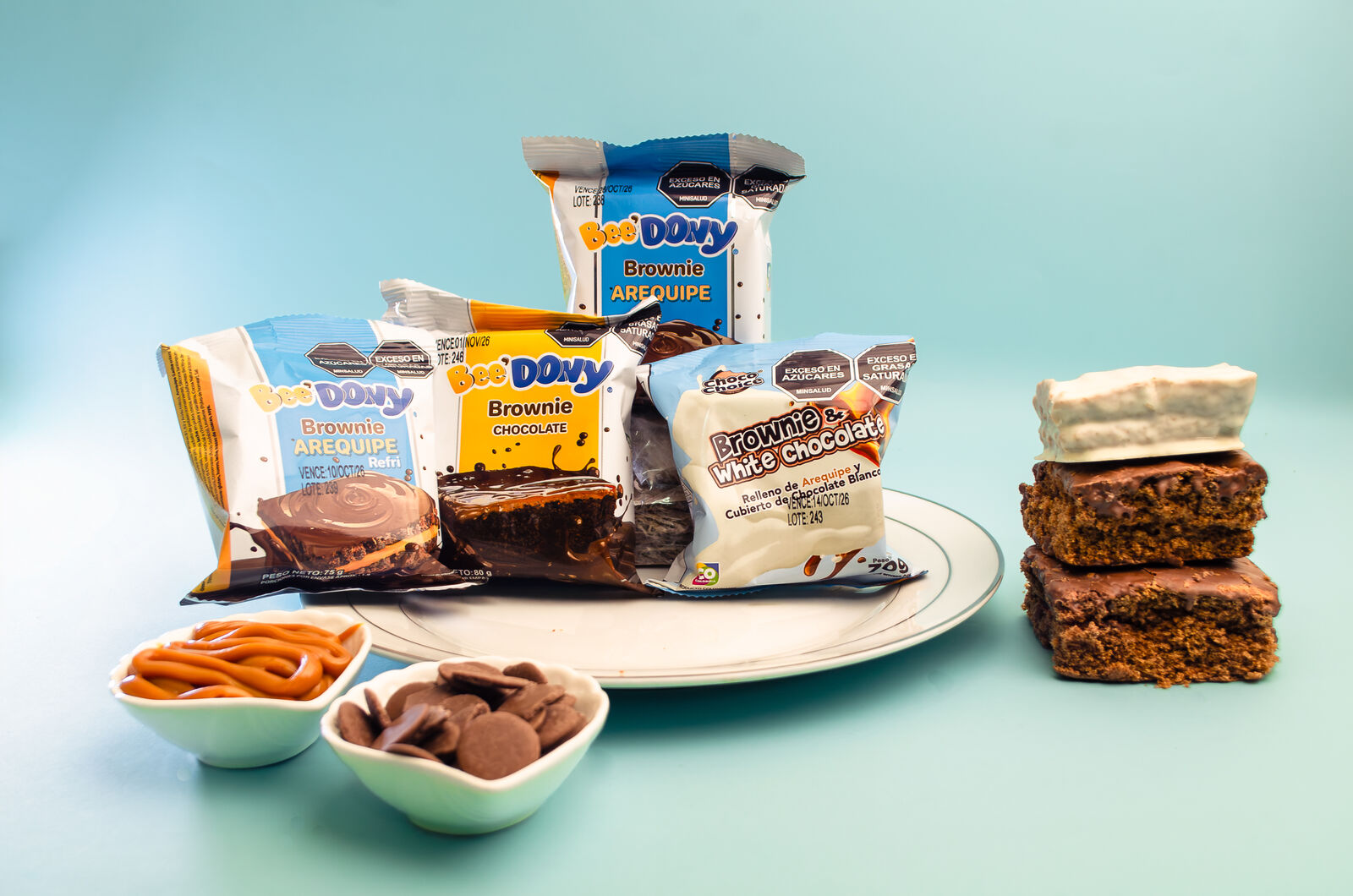 Brownies BeeDony de arequipe, chocolate y chocolate blanco